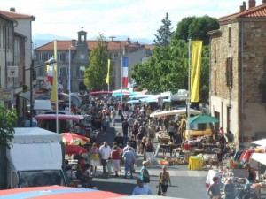 Brocante à Vic le Comte